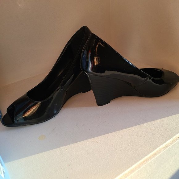 Womens Black patent wedge - Picture 3 of 3